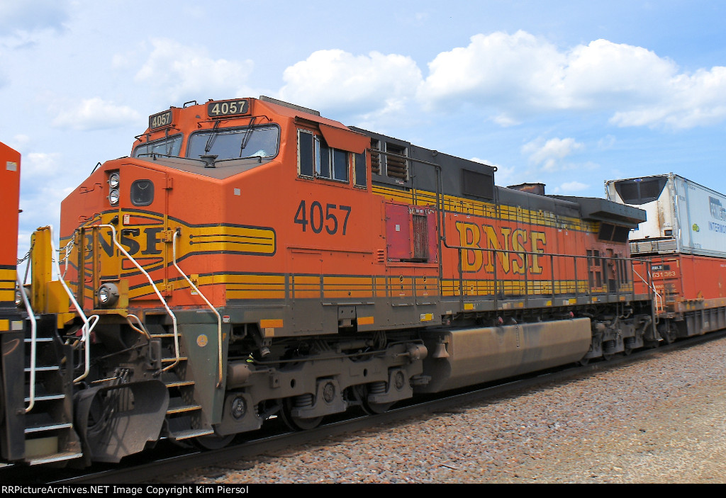 BNSF 4057